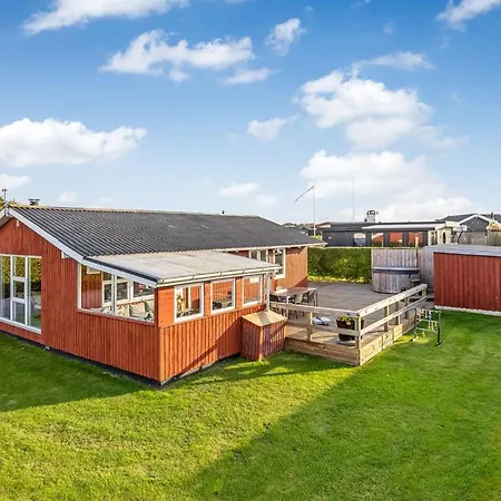 Ali - 500m From The Sea By Interhome